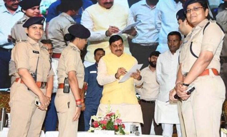 मुख्यमंत्री डॉ. यादव ने नशे से दूरी है जरूरी अभियान के संकल्प पत्र पर किए हस्ताक्षर मुख्यमंत्री डॉ. यादव ने नशे से दूरी है जरूरी अभियान के संकल्प पत्र पर किए हस्ताक्षर