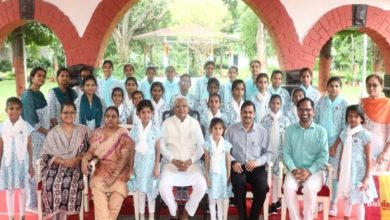 राज्यपाल पटेल ने दिव्यांग बालिकाओं के साथ किया सह-भोज