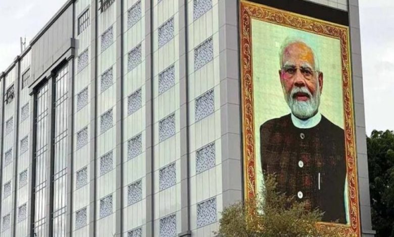PM मोदी के स्वागत में मालदीव ने दिखाया बड़ा दिल, रक्षा मंत्रालय पर लगा विशाल बैनर PM मोदी के स्वागत में मालदीव ने दिखाया बड़ा दिल, रक्षा मंत्रालय पर लगा विशाल बैनर