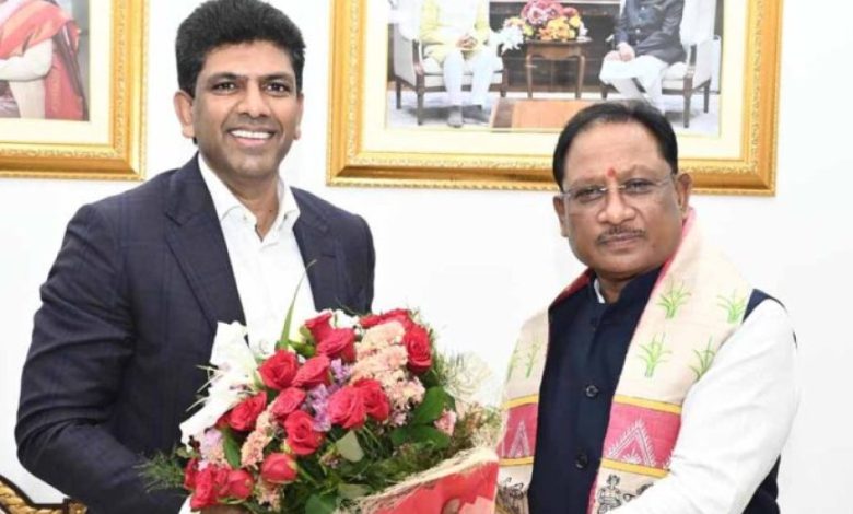 मुख्यमंत्री विष्णु देव साय से केंद्रीय संचार एवं ग्रामीण विकास राज्य मंत्री डॉ. चन्द्रशेखर पेम्मासानी ने की सौजन्य मुलाक़ात
