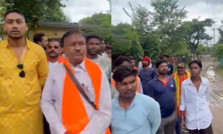डब्ल्यूआरएस कॉलोनी में अवैध भवन में प्रार्थना सभा, बजरंग दल-विहिप ने किया विरोध
