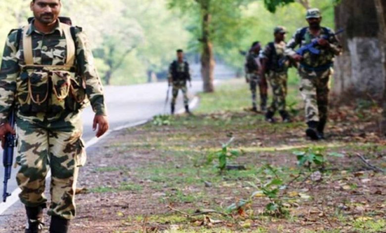 छत्तीसगढ़: बीजापुर में सुरक्षाबलों को मिली बड़ी कामयाबी, दो महिला नक्सली समेत 4 ढेर छत्तीसगढ़: बीजापुर में सुरक्षाबलों को मिली बड़ी कामयाबी, दो महिला नक्सली समेत 4 ढेर