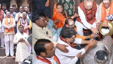 हर-हर महादेव से गूंज उठा भोरमदेव: मुख्यमंत्री विष्णुदेव साय ने हेलीकॉप्टर से पुष्पवर्षा कर हजारों कांवड़ियों का किया भव्य स्वागत