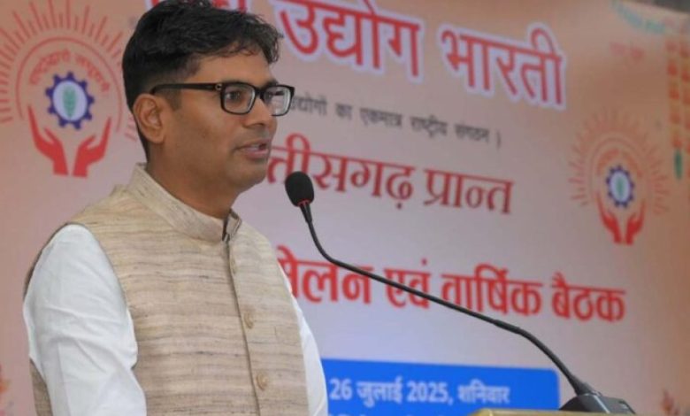 रायपुर : भारत को वैश्विक मैन्युफैक्चरिंग हब बनाने के लिए योजनाबद्ध हो रहा कार्य : वित्त मंत्री चौधरी रायपुर : भारत को वैश्विक मैन्युफैक्चरिंग हब बनाने के लिए योजनाबद्ध हो रहा कार्य : वित्त मंत्री चौधरी