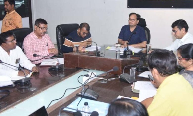 कलेक्टर की अध्यक्षता में जिला स्वास्थ्य समिति की बैठक