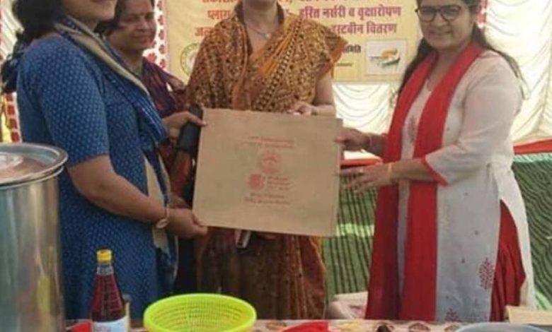 प्रधानमंत्री मोदी ने ‘सकारात्मक सोच’ महिला समूह की पहल को प्रशंसनीय बताया प्रधानमंत्री मोदी ने ‘सकारात्मक सोच’ महिला समूह की पहल को प्रशंसनीय बताया