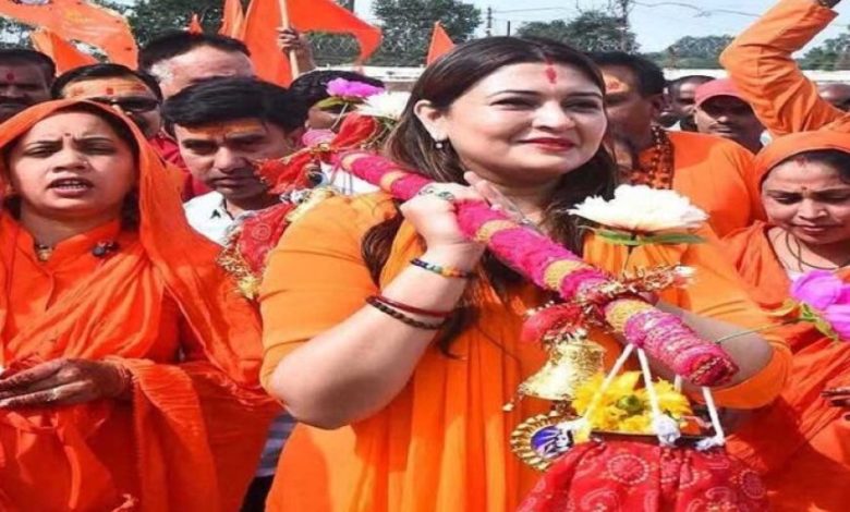 कांवड़ यात्रा के अंतिम चरण में पहुंचीं विधायक भावना बोहरा, डिप्टी सीएम विजय शर्मा ने दी शुभकामनाएं कांवड़ यात्रा के अंतिम चरण में पहुंचीं विधायक भावना बोहरा, डिप्टी सीएम विजय शर्मा ने दी शुभकामनाएं