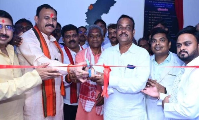 रायपुर : उपमुख्यमंत्री शर्मा और स्वास्थ्य मंत्री जायसवाल ने जिला अस्पताल में किया सिटी स्कैन यूनिट का लोकार्पण