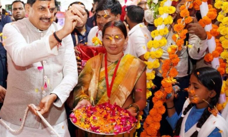 बहन-बेटियों के लिए सम्मान का प्रतीक है लाड़ली बहना योजना’ : मुख्यमंत्री डॉ. यादव बहन-बेटियों के लिए सम्मान का प्रतीक है लाड़ली बहना योजना’ : मुख्यमंत्री डॉ. यादव