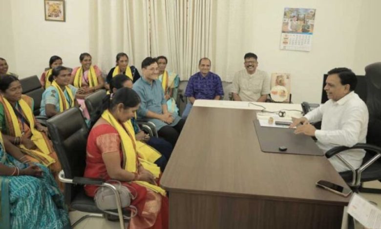 जनजातीय वर्ग के सर्वांगीण विकास के लिए सरकार है संकल्पित : उप मुख्यमंत्री देवड़ा जनजातीय वर्ग के सर्वांगीण विकास के लिए सरकार है संकल्पित : उप मुख्यमंत्री देवड़ा