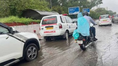 आधे घंटे की बारिश ने दिल्ली को किया जलमग्न, सड़कों से एयरपोर्ट तक मची अफरा-तफरी