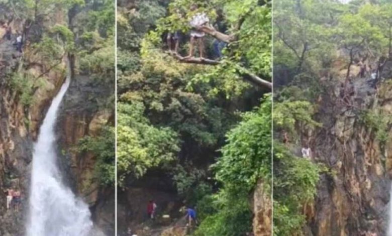 पिकनिक स्पॉट बना खतरे का केंद्र: परसदा वॉटरफॉल पर स्टंटबाजों पर नजर, सुरक्षा के लिए तैनात जवान पिकनिक स्पॉट बना खतरे का केंद्र: परसदा वॉटरफॉल पर स्टंटबाजों पर नजर, सुरक्षा के लिए तैनात जवान