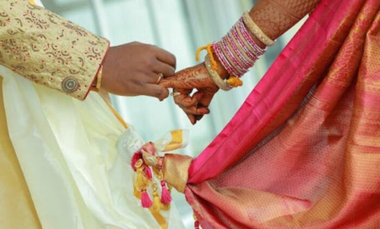 दुल्हन ने मंडप में कहा ‘या अल्लाह’, ब्राह्मण बताकर कराई थी शादी – हैरान रह गए घरवाले दुल्हन ने मंडप में कहा ‘या अल्लाह’, ब्राह्मण बताकर कराई थी शादी – हैरान रह गए घरवाले