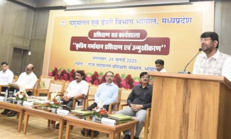 देश की आर्थिक उन्नति में दुग्ध उत्पादन का महत्वपूर्ण योगदान: पशुपालन राज्य मंत्री पटेल