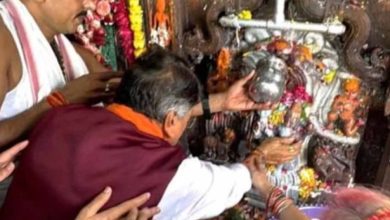 नागपंचमी पर नागचंद्रेश्वर पहुंचे मंत्री कैलाश विजयवर्गीय, बोले- हर साल आता हूं इनके द्वार