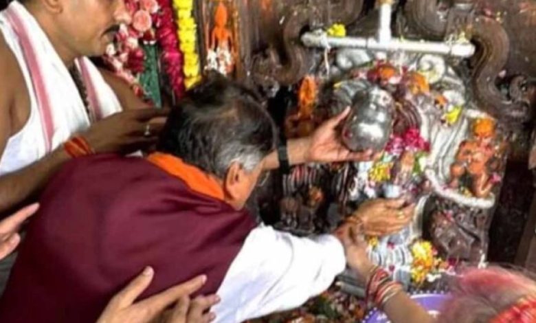 नागपंचमी पर नागचंद्रेश्वर पहुंचे मंत्री कैलाश विजयवर्गीय, बोले- हर साल आता हूं इनके द्वार