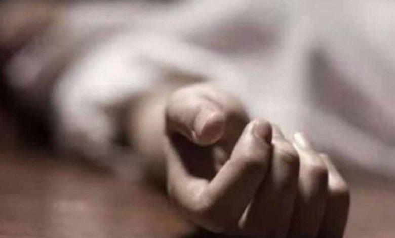 मामूली विवाद बना जानलेवा: खाना न बनाने पर पति ने की पत्नी की हत्या मामूली विवाद बना जानलेवा: खाना न बनाने पर पति ने की पत्नी की हत्या