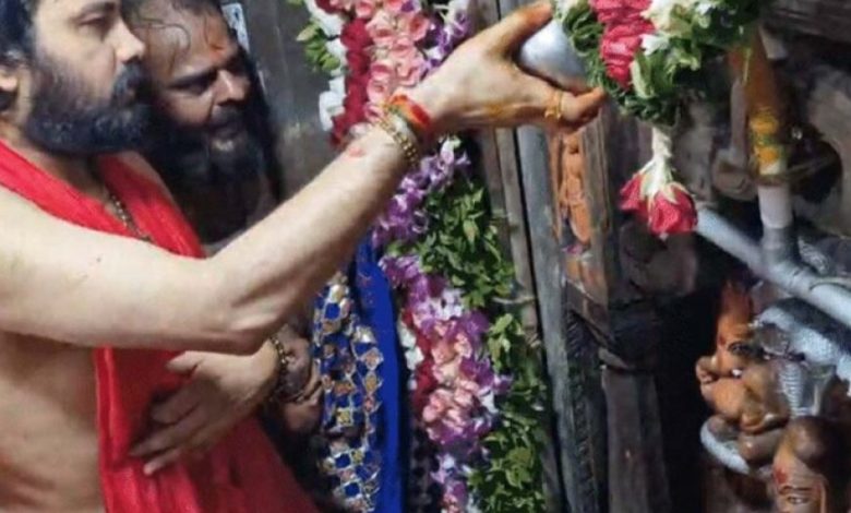 उज्जैन में नागचंद्रेश्वर के दर्शन को उमड़ा आस्था का सैलाब, 90 हजार श्रद्धालुओं ने लगाए दर्शन उज्जैन में नागचंद्रेश्वर के दर्शन को उमड़ा आस्था का सैलाब, 90 हजार श्रद्धालुओं ने लगाए दर्शन