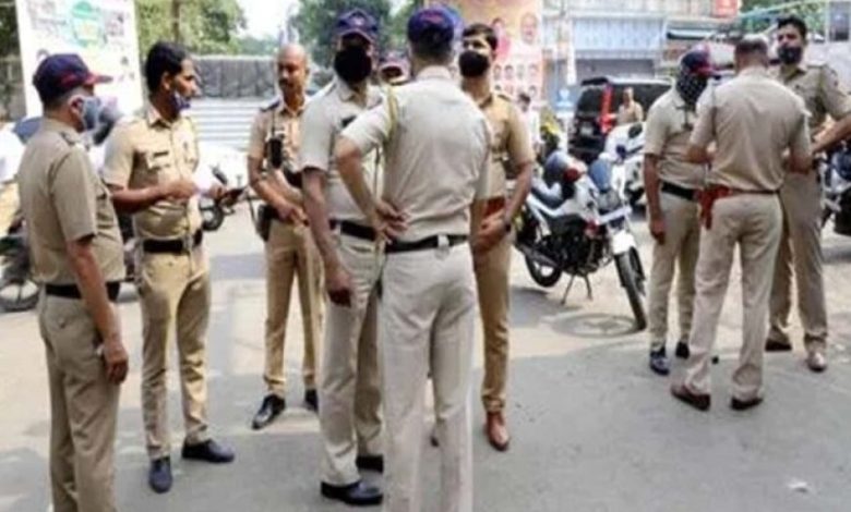 पुणे में तनाव: प्रतिमा तोड़फोड़ के विरोध में मस्जिद पर पथराव, दो गुट आमने-सामने पुणे में तनाव: प्रतिमा तोड़फोड़ के विरोध में मस्जिद पर पथराव, दो गुट आमने-सामने