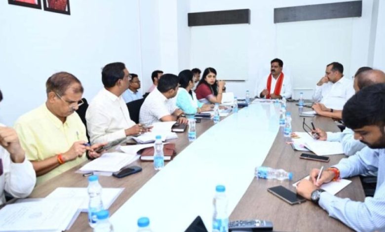 रायपुर : ग्रामीण परिवार सिर्फ योजनाओं के आंकड़ों में नहीं, बल्कि जीवन स्तर में भी बदलाव महसूस करें-उपमुख्यमंत्री शर्मा रायपुर : ग्रामीण परिवार सिर्फ योजनाओं के आंकड़ों में नहीं, बल्कि जीवन स्तर में भी बदलाव महसूस करें-उपमुख्यमंत्री शर्मा