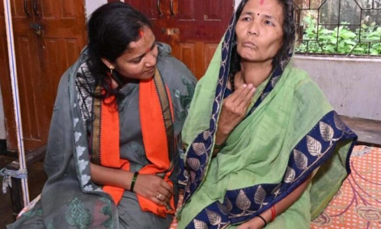 मंत्री श्रीमती राजवाड़े ने दंतेवाड़ा जिले में आंगनबाड़ी, सखी सेंटर, बाल सम्प्रेषण गृह और नारी निकेतन केन्द्रों का किया निरीक्षण मंत्री श्रीमती राजवाड़े ने दंतेवाड़ा जिले में आंगनबाड़ी, सखी सेंटर, बाल सम्प्रेषण गृह और नारी निकेतन केन्द्रों का किया निरीक्षण