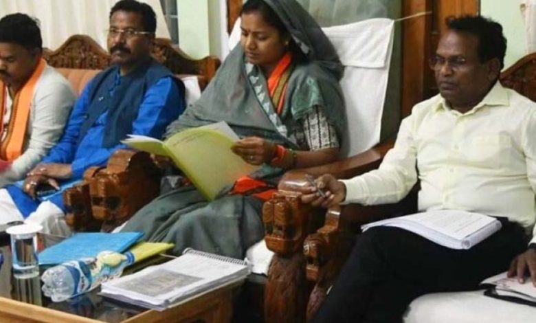 आंगनबाड़ियों की व्यवस्था और कुपोषण उन्मूलन पर ध्यान दें अधिकारी: मंत्री श्रीमती राजवाड़े आंगनबाड़ियों की व्यवस्था और कुपोषण उन्मूलन पर ध्यान दें अधिकारी: मंत्री श्रीमती राजवाड़े