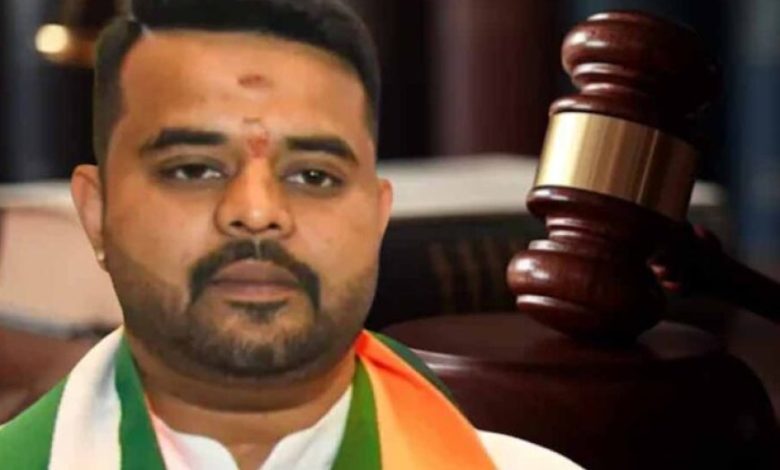पूर्व सांसद रेवन्ना को आज होगी सजा, नौकरानी से दुष्कर्म मामले में कोर्ट का फैसला पूर्व सांसद रेवन्ना को आज होगी सजा, नौकरानी से दुष्कर्म मामले में कोर्ट का फैसला