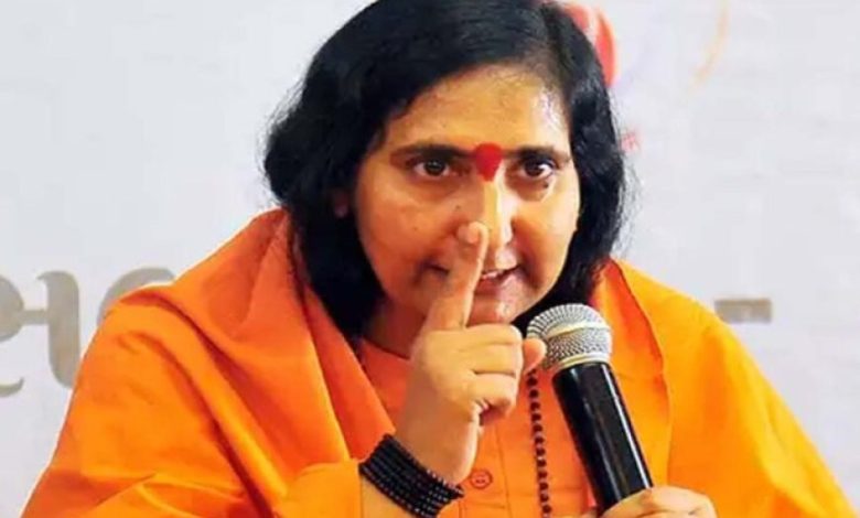 साध्वी ऋतंभरा के विवादास्पद बयान पर खूब खिंचाई, ‘लड़कियां नंगी होकर काम’ टिप्पणी से मचा हंगामा साध्वी ऋतंभरा के विवादास्पद बयान पर खूब खिंचाई, ‘लड़कियां नंगी होकर काम’ टिप्पणी से मचा हंगामा