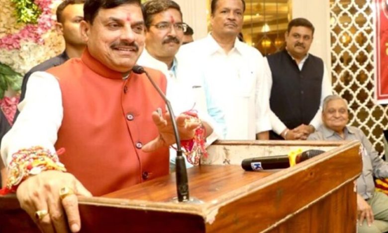 मुख्यमंत्री डॉ. यादव ने पत्रकारों के मेधावी बच्चों का किया सम्मान मुख्यमंत्री डॉ. यादव ने पत्रकारों के मेधावी बच्चों का किया सम्मान