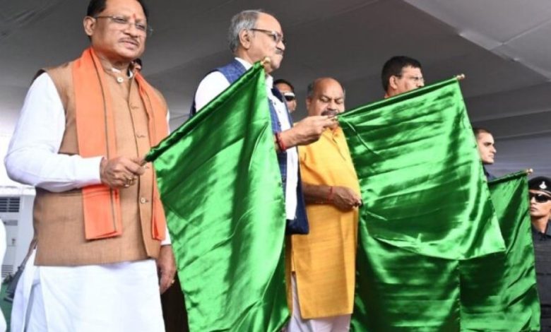 बस्तर से बढ़ेगा देश का कनेक्शन! पीएम की पहल से नई रेलसेवा को मिली हरी झंडी बस्तर से बढ़ेगा देश का कनेक्शन! पीएम की पहल से नई रेलसेवा को मिली हरी झंडी