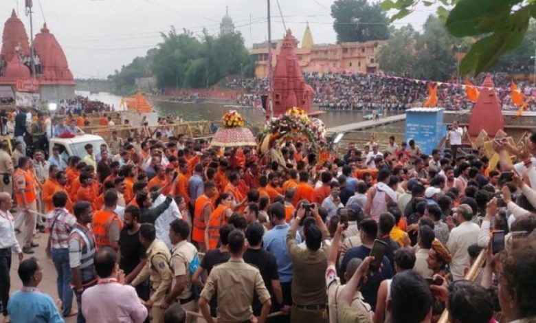 महाकाल की भव्य सवारी: 2 लाख श्रद्धालु उमड़े, उज्जैन में गूंजा भक्ति संग लोक नृत्य