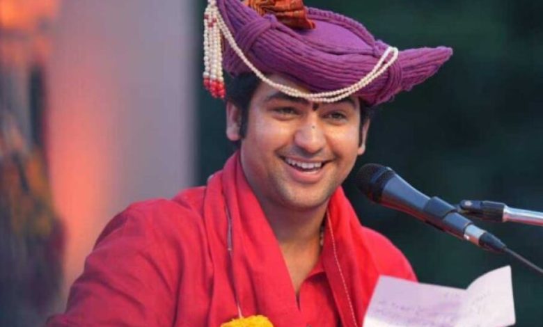 बागेश्वर सरकार पर विवादित टिप्पणी, प्रोफेसर पर FIR – धार्मिक भावना भड़काने का आरोप