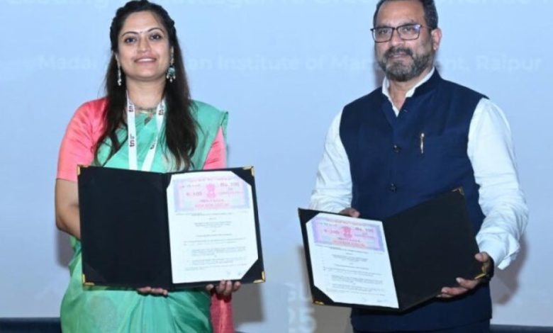रायपुर : हरित विकास की दिशा में ग्रामीण क्षेत्रों की भूमिका सबसे महत्त्वपूर्ण-उपमुख्यमंत्री विजय शर्मा रायपुर : हरित विकास की दिशा में ग्रामीण क्षेत्रों की भूमिका सबसे महत्त्वपूर्ण-उपमुख्यमंत्री विजय शर्मा