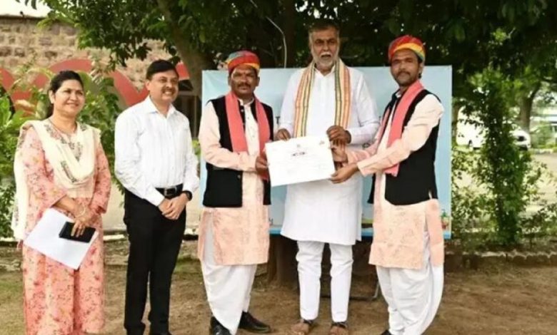 कचरा निपटान, गांव की शान – बनाएं स्वच्छता अपनी पहचान कचरा निपटान, गांव की शान – बनाएं स्वच्छता अपनी पहचान