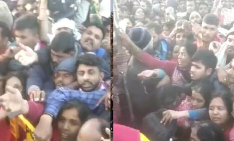 कुबेरेश्वर धाम में भगदड़: पं. प्रदीप मिश्रा की कांवड़ यात्रा से पहले 2 श्रद्धालुओं की मौत, कई घायल कुबेरेश्वर धाम में भगदड़: पं. प्रदीप मिश्रा की कांवड़ यात्रा से पहले 2 श्रद्धालुओं की मौत, कई घायल