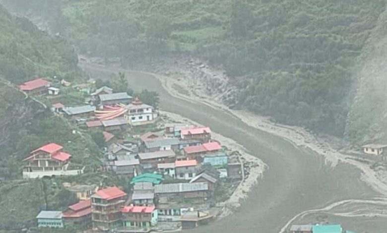उत्तरकाशी के धराली गांव में बादल फटने से तबाही, मलबे में बह गए कई घर