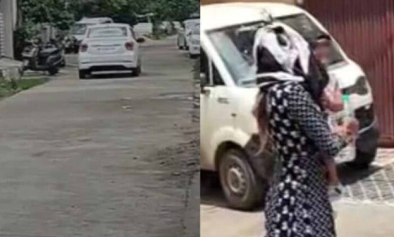 राजा रघुवंशी के घर बच्चा लेकर पहुंची महिला, मौके का फायदा उठाकर भाग निकला भाई सचिन राजा रघुवंशी के घर बच्चा लेकर पहुंची महिला, मौके का फायदा उठाकर भाग निकला भाई सचिन