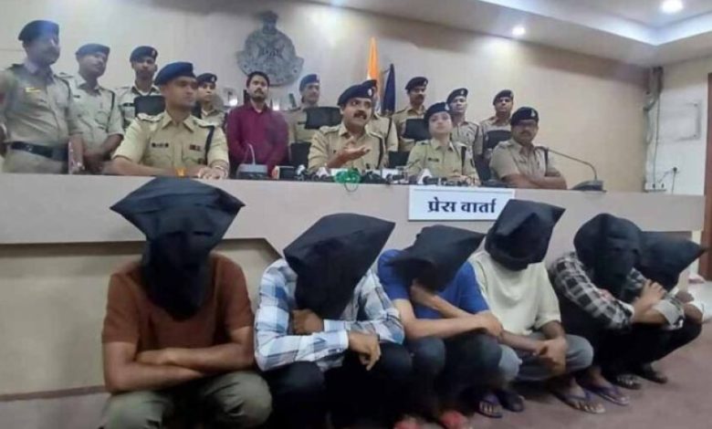CBI अफसर बनकर किया डिजिटल अरेस्ट, MP में 20.81 लाख की ठगी, 6 आरोपी दबोचे CBI अफसर बनकर किया डिजिटल अरेस्ट, MP में 20.81 लाख की ठगी, 6 आरोपी दबोचे