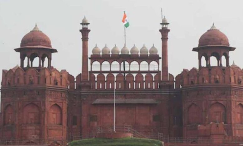 लाल किले में सेंध से हड़कंप: 15 अगस्त से पहले घुसपैठ की कोशिश, 5 बांग्लादेशी पकड़े गए, 7 पुलिसकर्मी सस्पेंड लाल किले में सेंध से हड़कंप: 15 अगस्त से पहले घुसपैठ की कोशिश, 5 बांग्लादेशी पकड़े गए, 7 पुलिसकर्मी सस्पेंड
