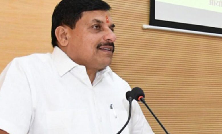 बाढ़ पीड़ितों के लिए राहत के निर्देश: सीएम मोहन बोले- सरकार आपके साथ है बाढ़ पीड़ितों के लिए राहत के निर्देश: सीएम मोहन बोले- सरकार आपके साथ है