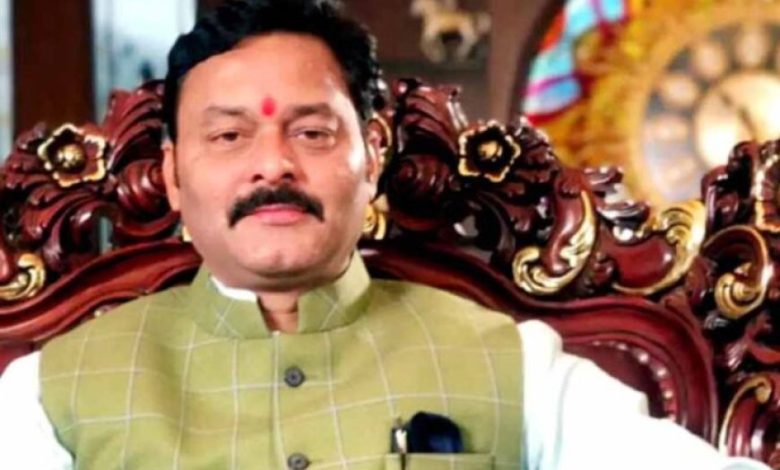 अवैध खनन पर बड़ी कार्रवाई: विधायक संजय पाठक की कंपनियों से 443 करोड़ की वसूली तय अवैध खनन पर बड़ी कार्रवाई: विधायक संजय पाठक की कंपनियों से 443 करोड़ की वसूली तय