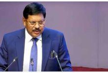 CJI का कड़ा रुख: AM सिंघवी के खड़े होते ही टोका, वरिष्ठ वकीलों पर लगाई रोक