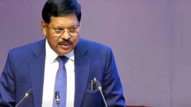 CJI का कड़ा रुख: AM सिंघवी के खड़े होते ही टोका, वरिष्ठ वकीलों पर लगाई रोक