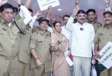 कांग्रेस विधायक पुलिस की वर्दी में पहुंचे विधानसभा, बोले—यह व्यापमं पार्ट-2 है