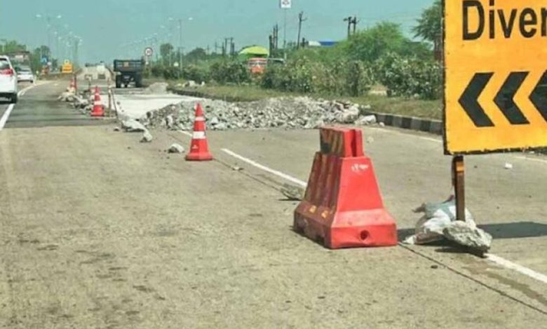 बिलासपुर-रायपुर NH की दुर्दशा पर हाईकोर्ट सख्त, प्रोजेक्ट मैनेजर से तीन हफ्ते में मांगा जवाब बिलासपुर-रायपुर NH की दुर्दशा पर हाईकोर्ट सख्त, प्रोजेक्ट मैनेजर से तीन हफ्ते में मांगा जवाब