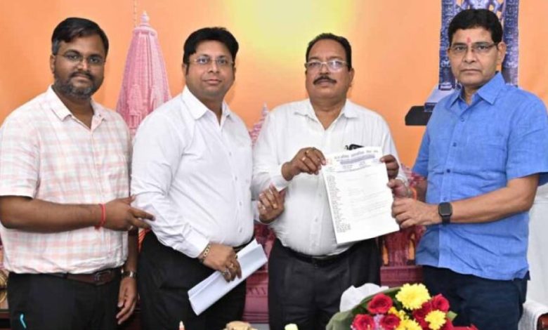 राजस्व मंत्री टंक राम वर्मा की पहल से वार्ता सफल, विभागीय कार्य नियमित रूप से होंगे संचालित राजस्व मंत्री टंक राम वर्मा की पहल से वार्ता सफल, विभागीय कार्य नियमित रूप से होंगे संचालित