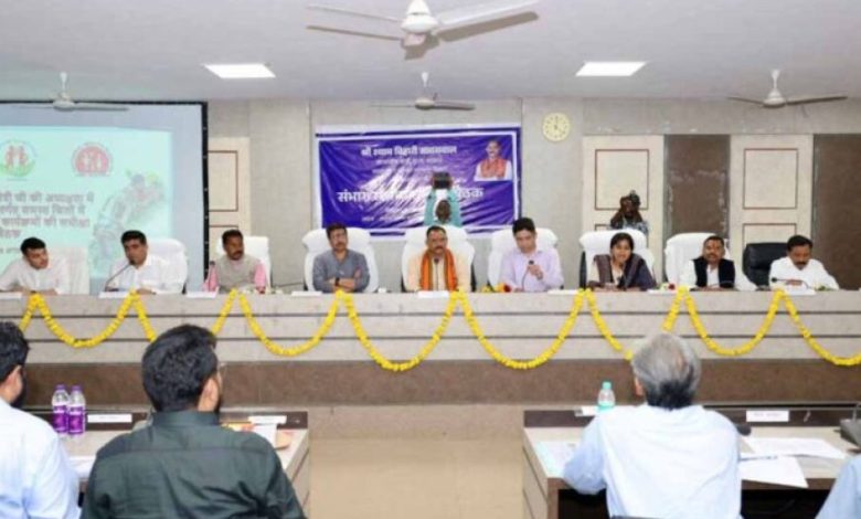 स्वास्थ्य मंत्री श्याम बिहारी जायसवाल ने दंतेवाड़ा में की संभाग स्तरीय समीक्षा बैठक स्वास्थ्य मंत्री श्याम बिहारी जायसवाल ने दंतेवाड़ा में की संभाग स्तरीय समीक्षा बैठक