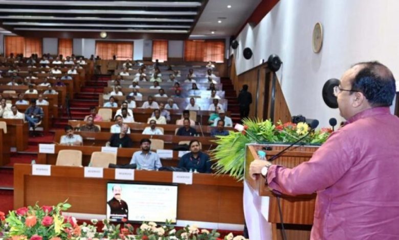 रायपुर : गुणवत्तापूर्ण निर्माण सामग्रियों के चयन के लिए मानकों की जानकारी जरूरी – अरुण साव रायपुर : गुणवत्तापूर्ण निर्माण सामग्रियों के चयन के लिए मानकों की जानकारी जरूरी – अरुण साव