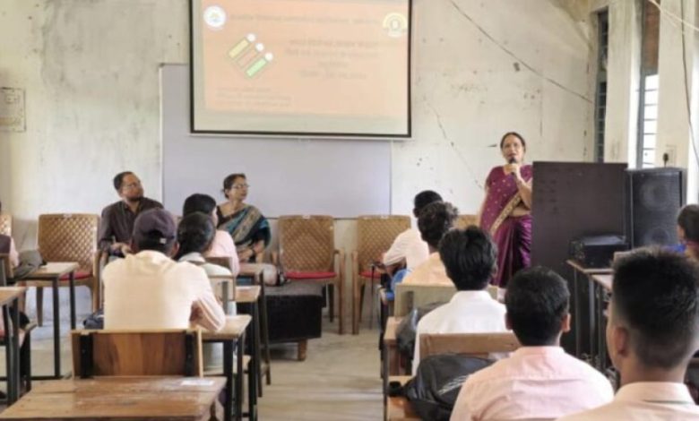 भारत निर्वाचन आयोग के द्वारा किए गये नवाचार के प्रचार-प्रसार हेतु विवेकानन्द महाविद्यालय में शिविर आयोजन भारत निर्वाचन आयोग के द्वारा किए गये नवाचार के प्रचार-प्रसार हेतु विवेकानन्द महाविद्यालय में शिविर आयोजन
