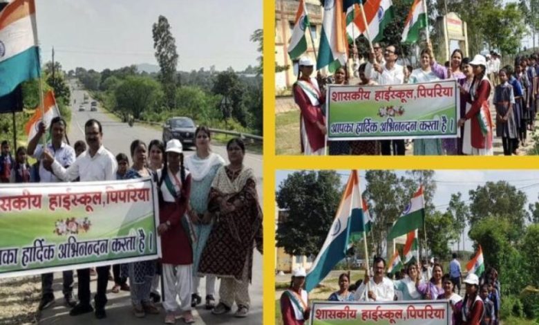 शासकीय हाईस्कूल में हर घर तिरंगा का किया गया आयोजन, छात्र एवं छात्राओं ने निकाली तिरंगा रैली शासकीय हाईस्कूल में हर घर तिरंगा का किया गया आयोजन, छात्र एवं छात्राओं ने निकाली तिरंगा रैली